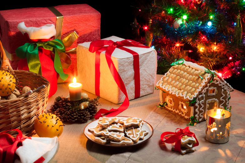 Почему новогодние подарки кладут под елку