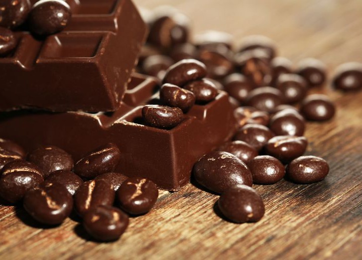 Какао бобы и шоколад
