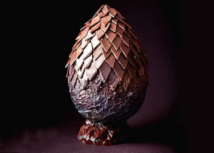 Гигантское шоколадное яйцо дракона