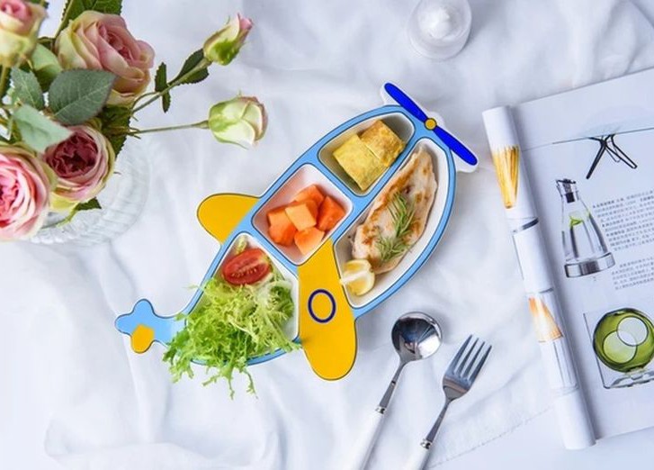 Детская многосекционная тарелка в виде самолета
