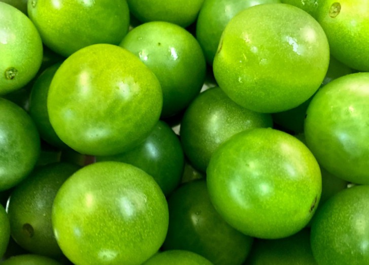 зеленые томаты черри