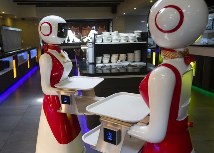 роботы в ресторане