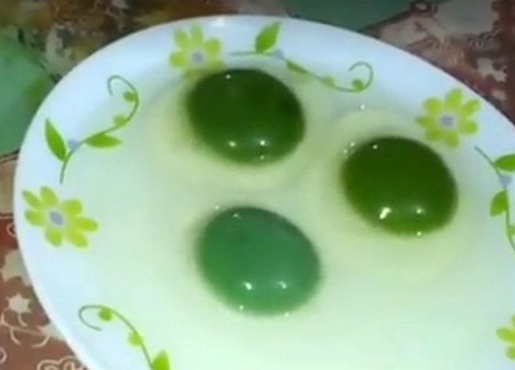 яйца с зелеными желтками