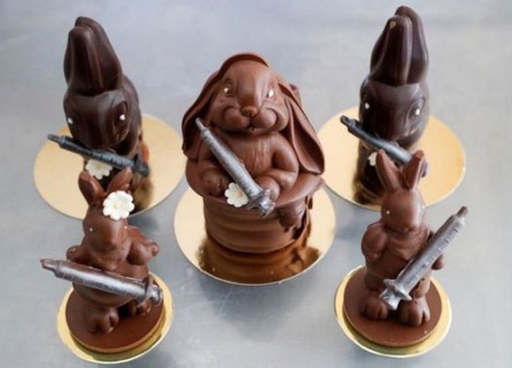 Шоколадные кролики со шприцами