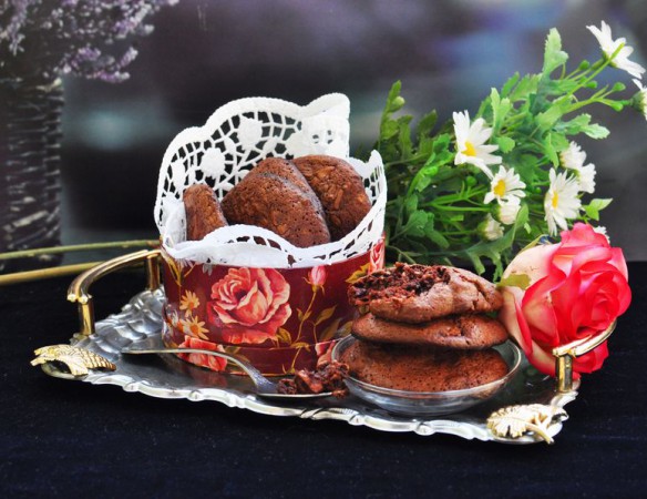 Печенье брауни с орехами и кусочками шоколада