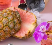розовый ананас